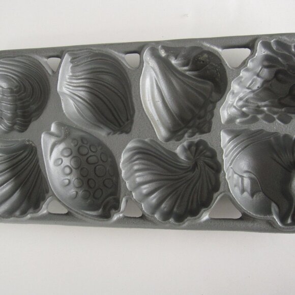 John Wright Cast Iron Sea Shell Baking Cornbread Cake Pan Mold Vintage 1989 USA - Picture 2 of 6